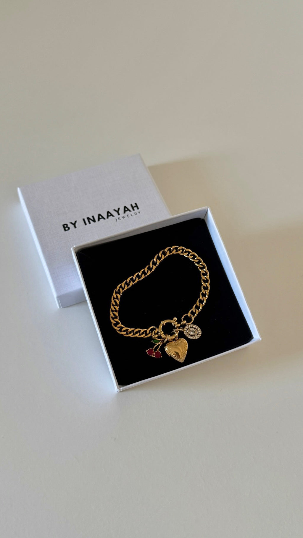 Goldenes Charm Armband personalisierbar 