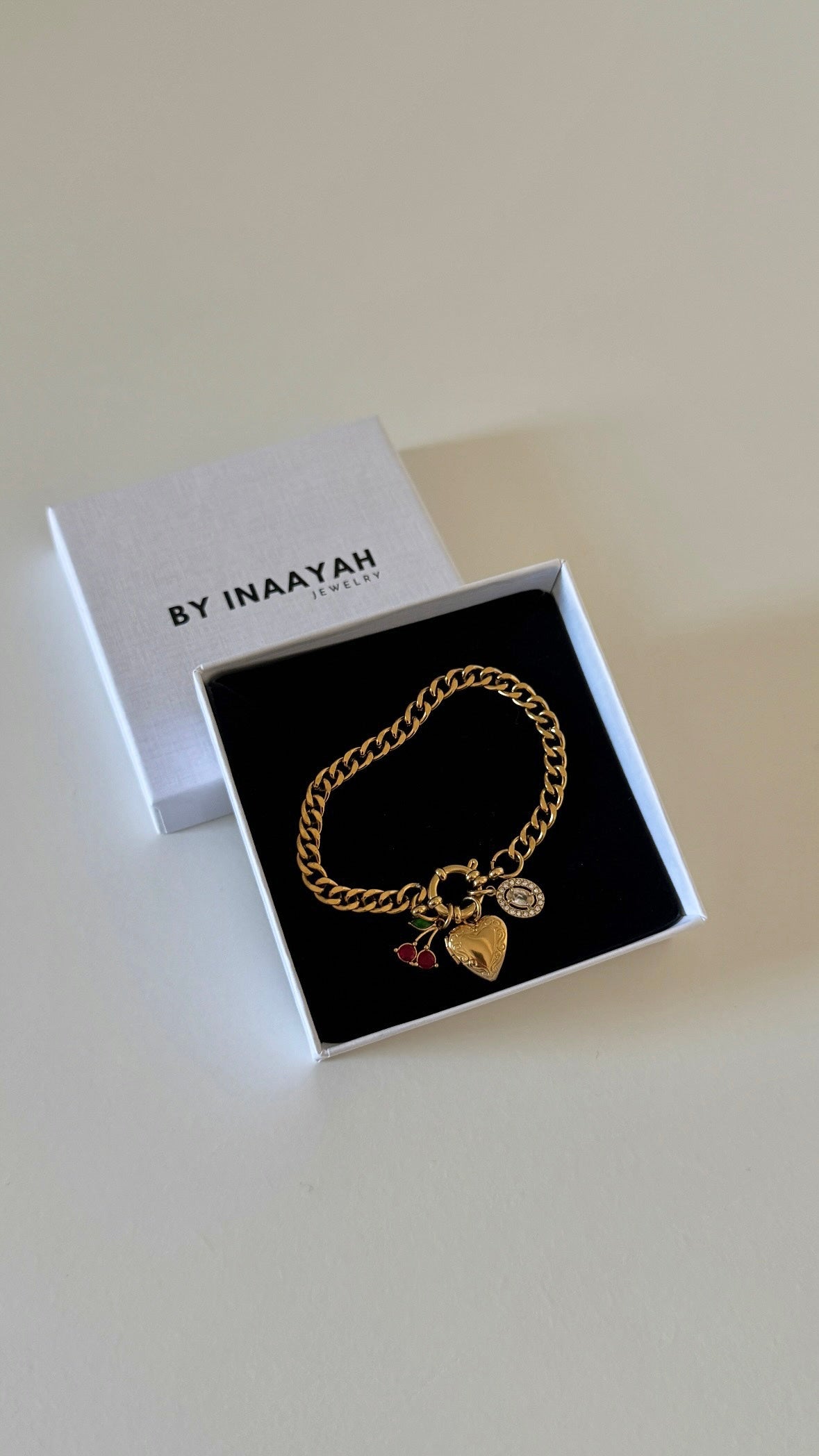 Goldenes Charm Armband personalisierbar 