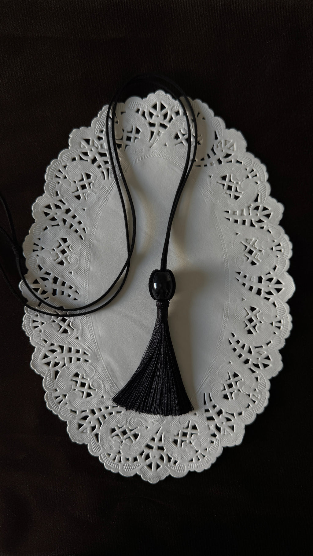 ONYX TASSEL.