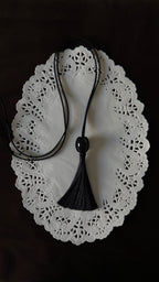ONYX TASSEL.