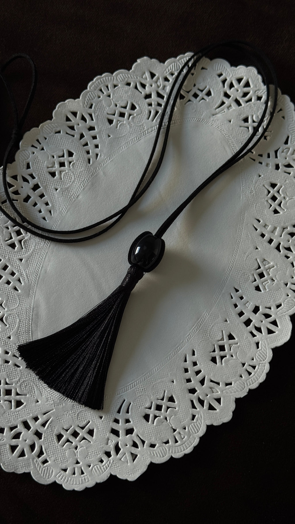 ONYX TASSEL.