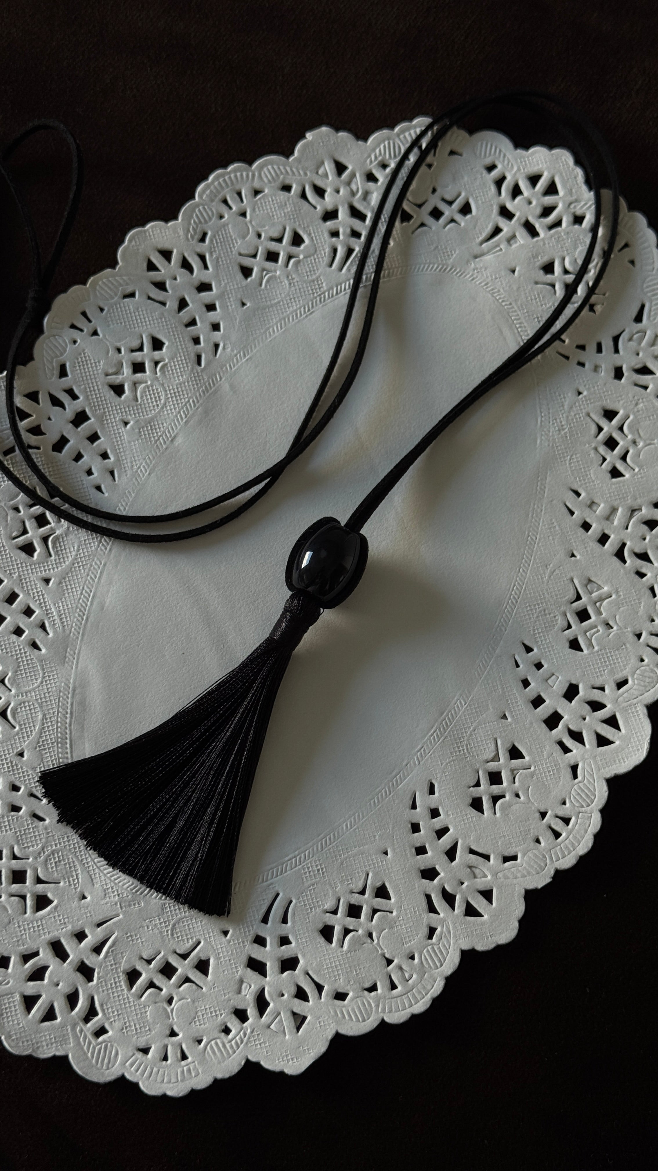 ONYX TASSEL.